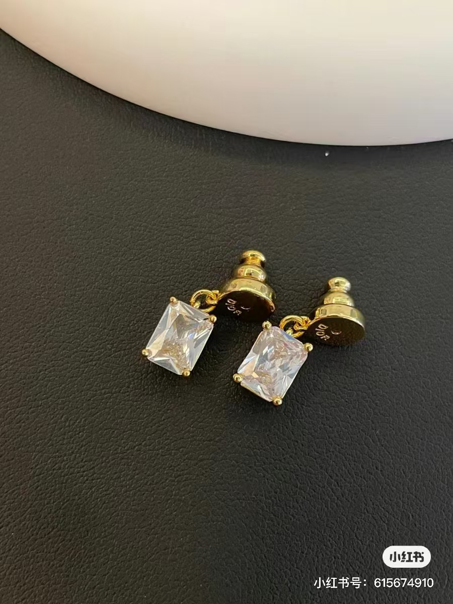 Dior Asymmetric Star Earrings - Best Replica Jewelry™