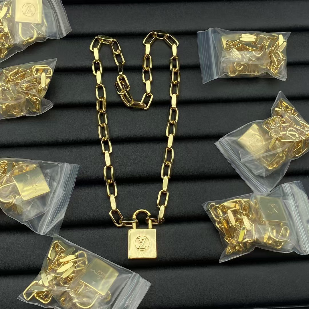 Louis Vuitton Chunky Chain Lock Pendant Necklace - Best Replica Jewelry™