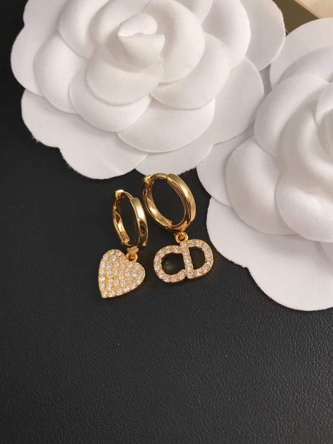 Dior Asymmetric Heart CD Dangle Earrings - Best Replica Jewelry™