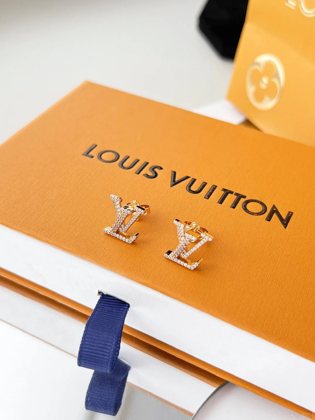 Louis Vuitton Diamond LV Letter Earrings - Best Replica Jewelry™