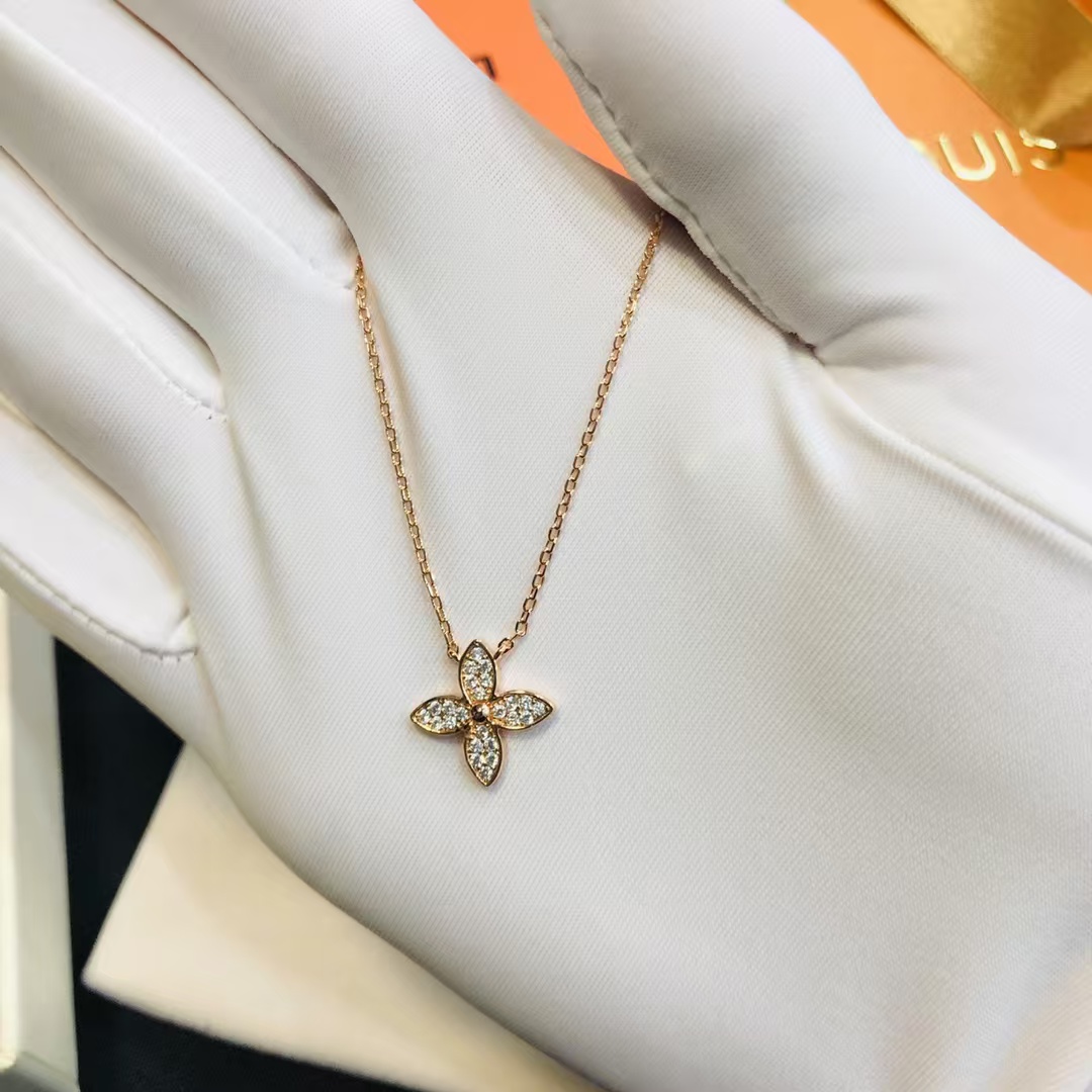 Louis Vuitton Idylle Blossom Pendant Necklace-One Flower - Best Replica Jewelry™