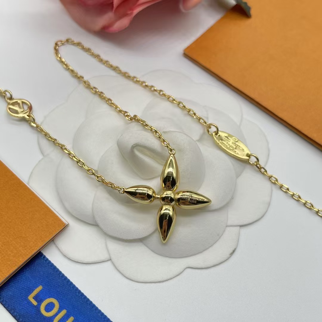 Louis Vuitton Dainty Star Pendant Necklace - Best Replica Jewelry™