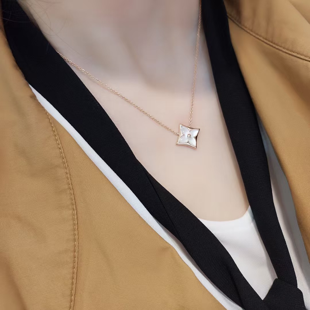 Louis Vuitton Color Blossom BB Star Pendant Necklaces - Best Replica Jewelry™