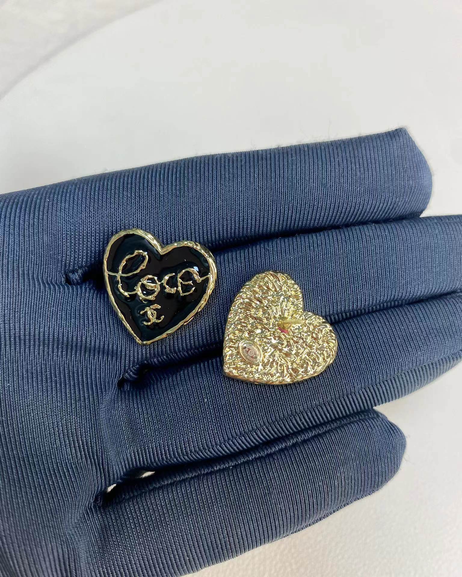 Chanel Black Love Heart Stud Earrings - Best Replica Jewelry™