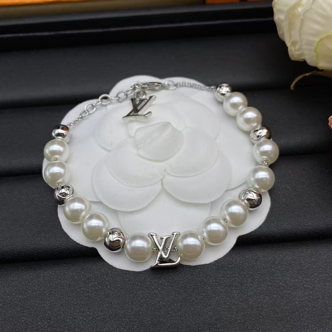 Louis Vuitton Pearl Bracelet - Best Replica Jewelry™