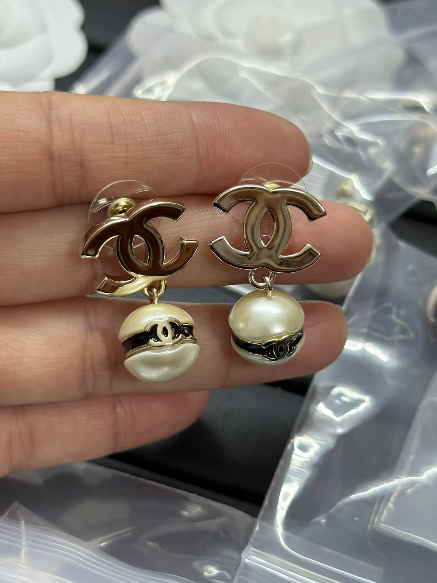 Chanel Polish Double C with Pearl Dangle Earrings - Best Replica Jewelry™