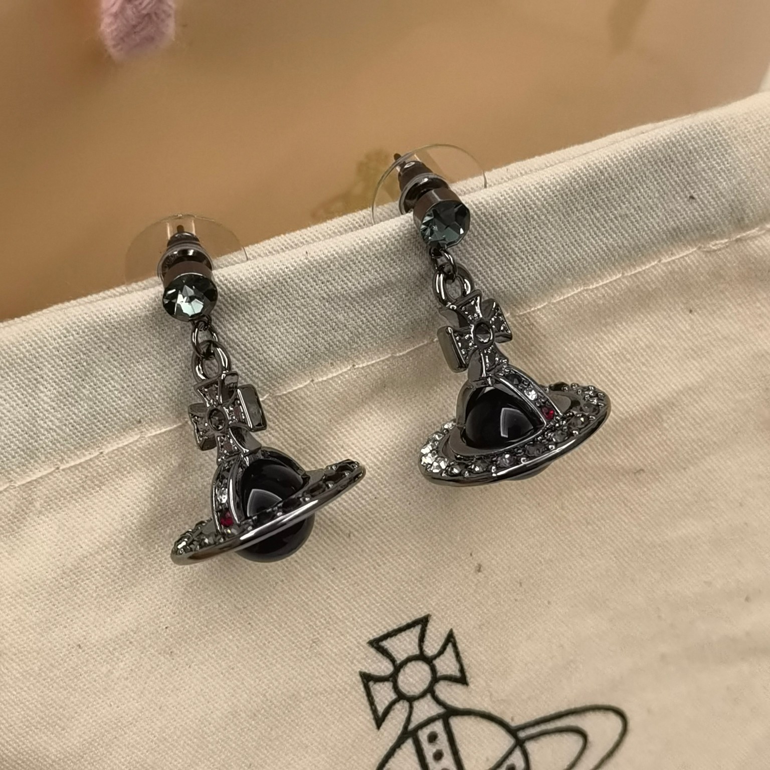 Vivienne Westwood Punk Style Cool Girl Black Saturn Earrings - Best Replica Jewelry™