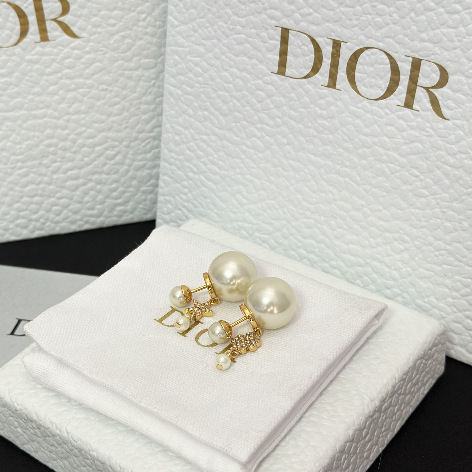 Dior Asymmetric Star Clover Dangle Pearl Earrings - Best Replica Jewelry™