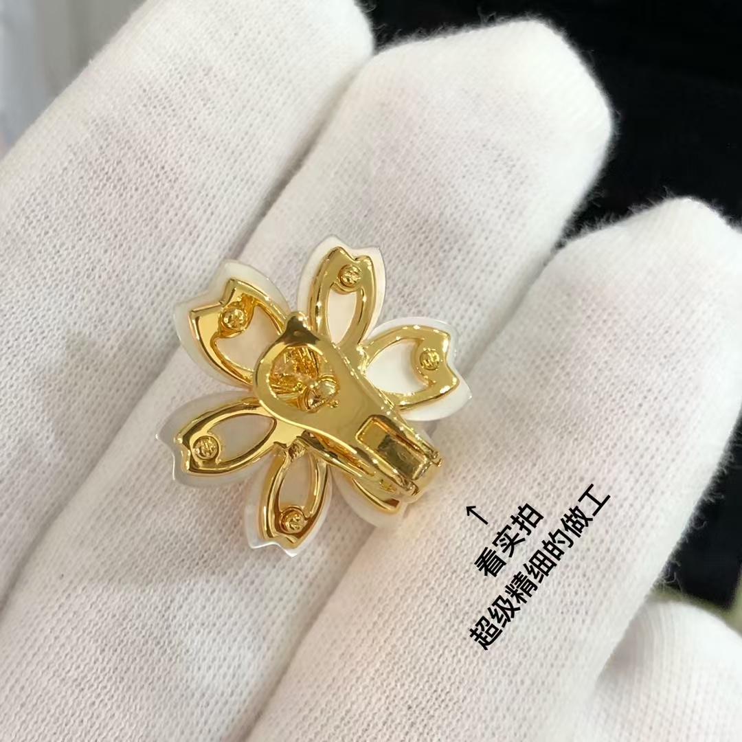 VCA Rose de Noël Christmas Earrings - Best Replica Jewelry™