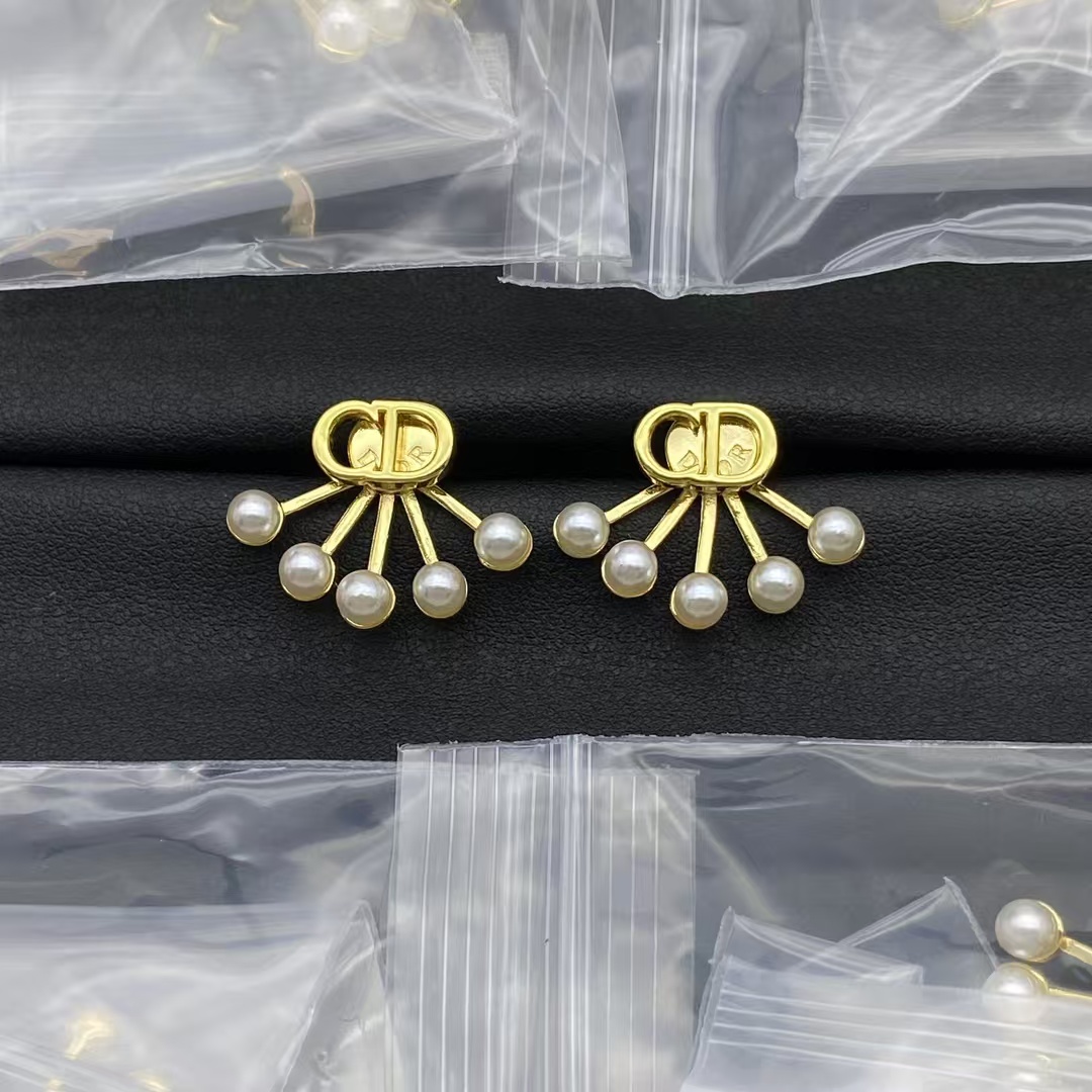 Dior CD 4 Pearls Drop Earrings - Best Replica Jewelry™