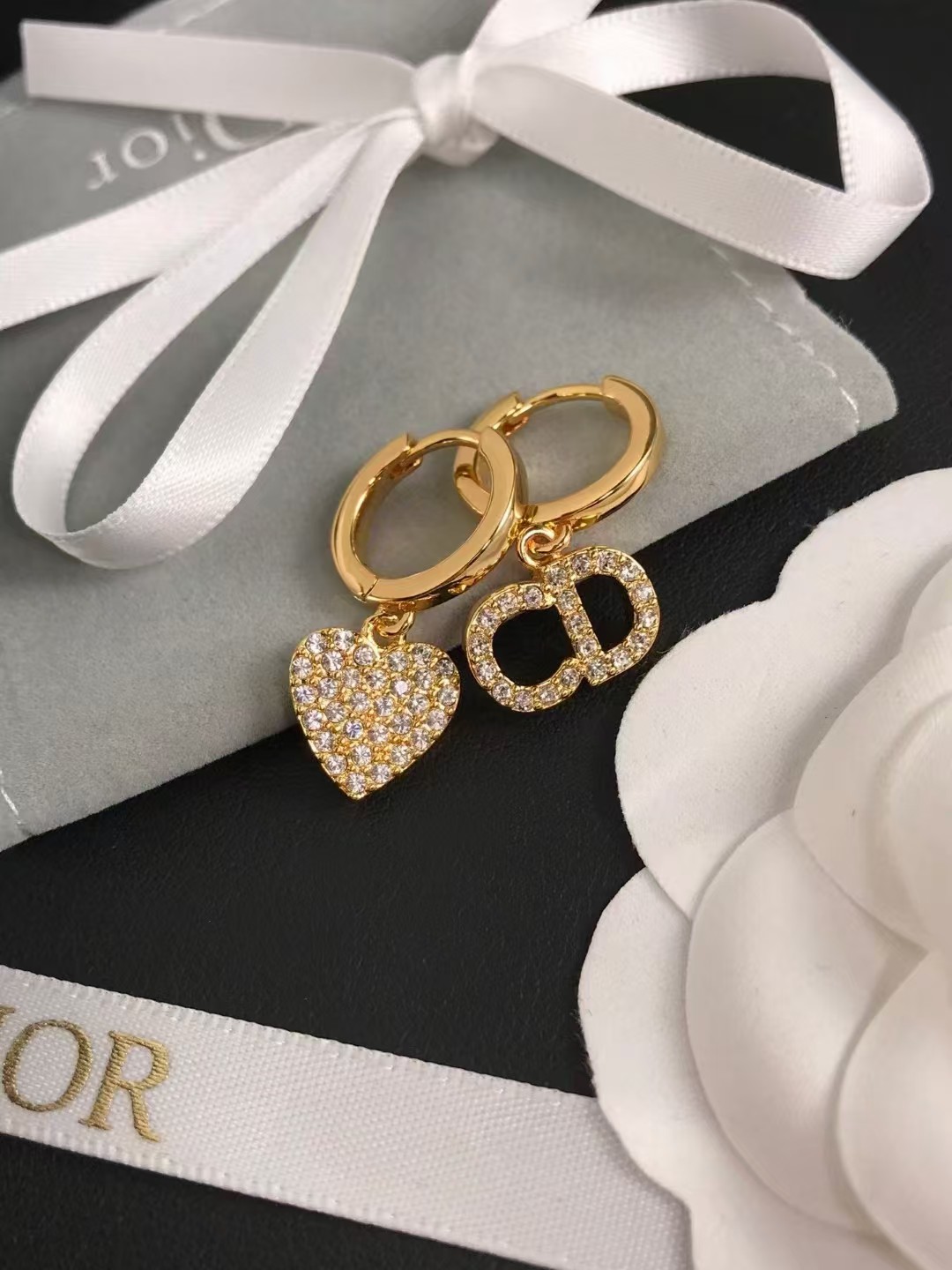 Dior Asymmetric Heart CD Dangle Earrings - Best Replica Jewelry™