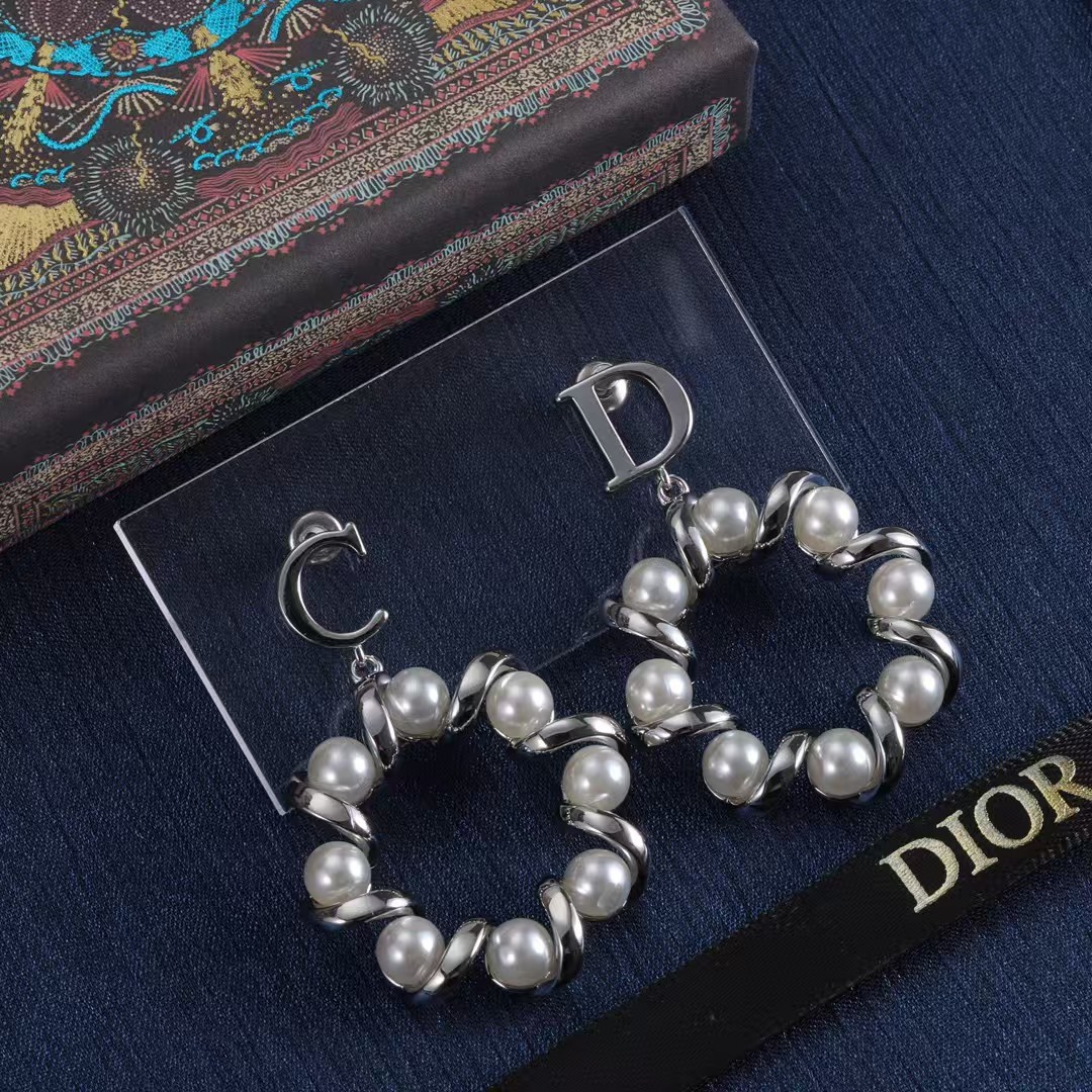 Dior Asymmetric CD Twisted Pearl Earrings - Best Replica Jewelry™