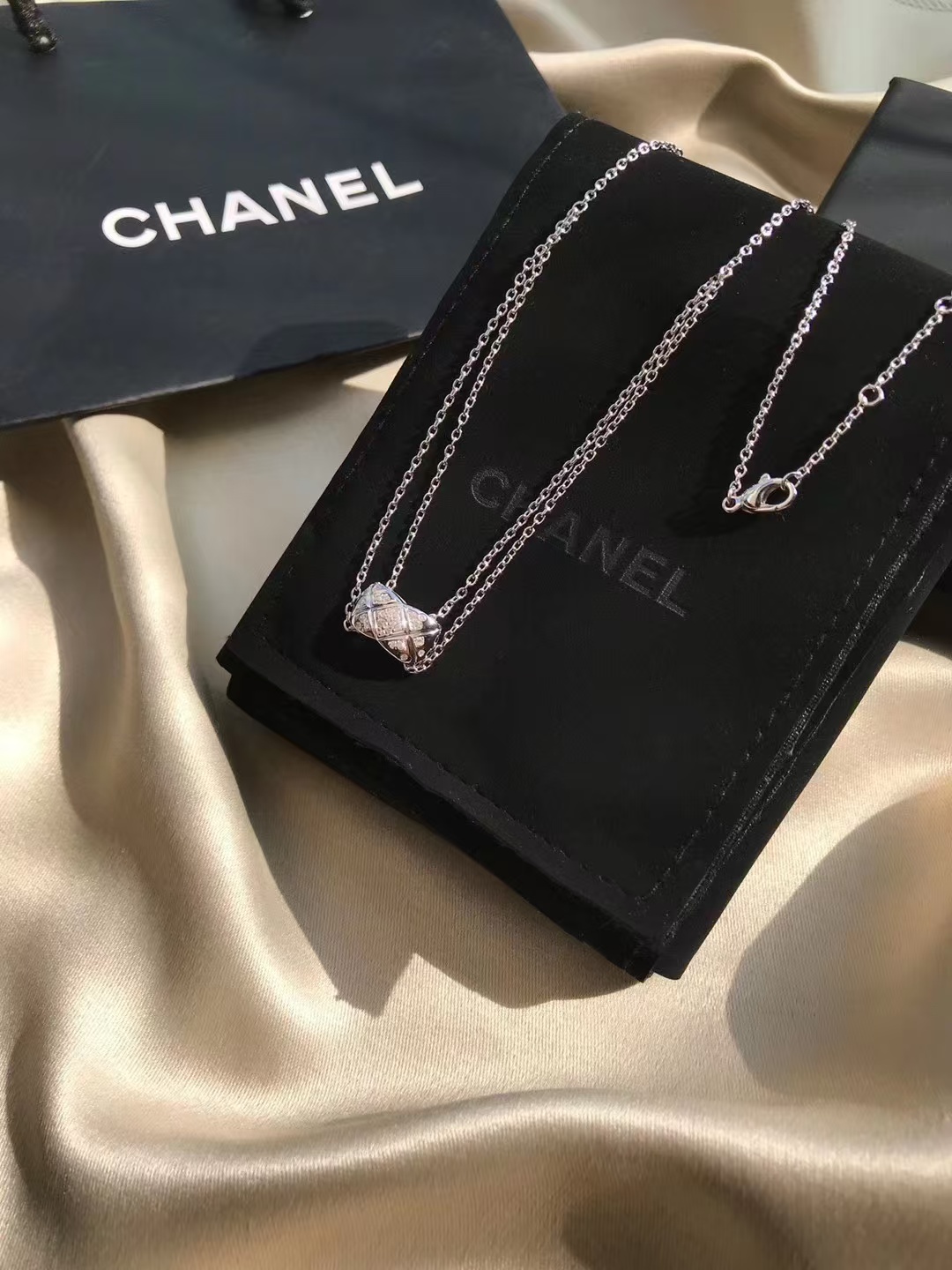 Chanel Coco Crush White Gold Necklace - Best Replica Jewelry™