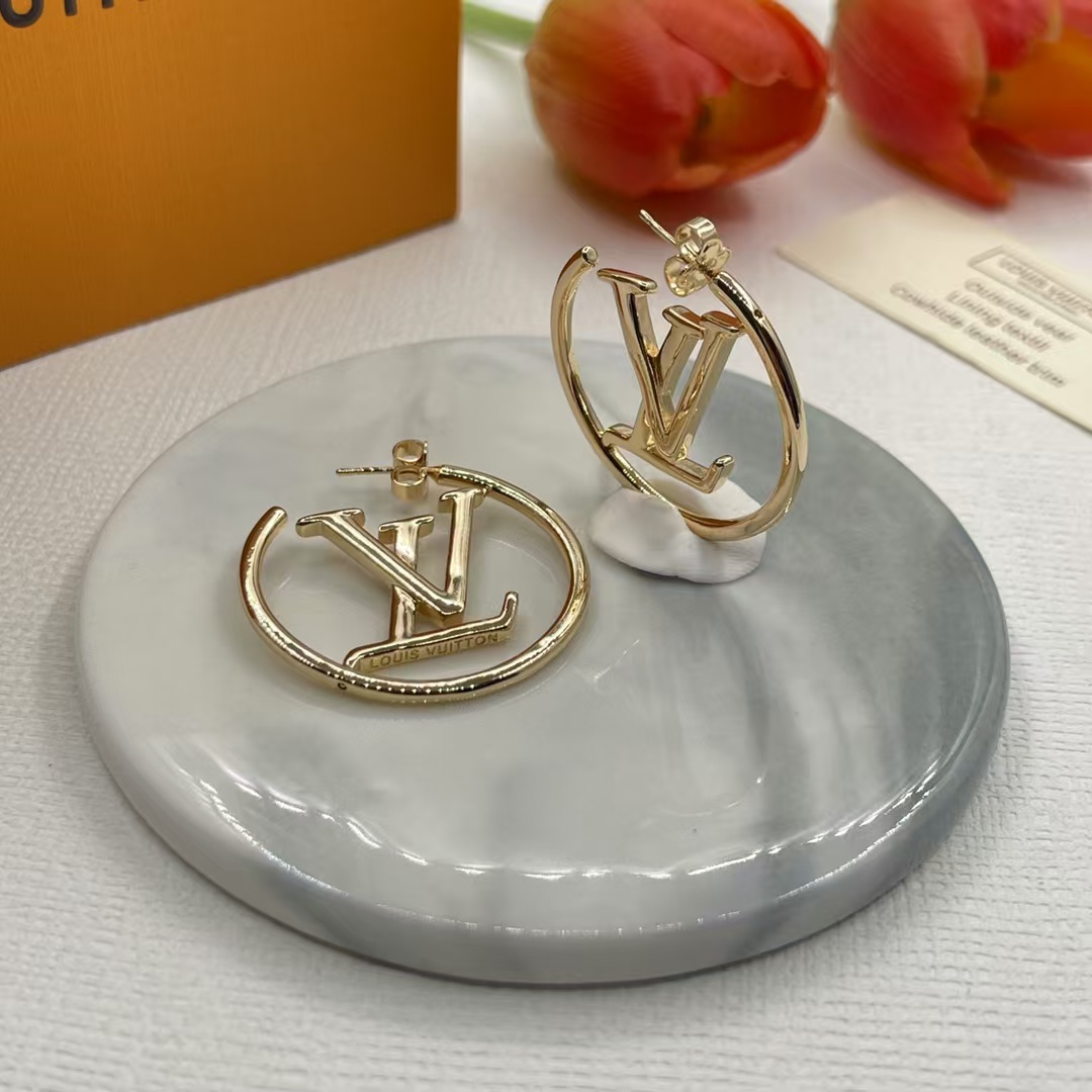 Louis Vuitton Circle LV Letter Earrings - Best Replica Jewelry™