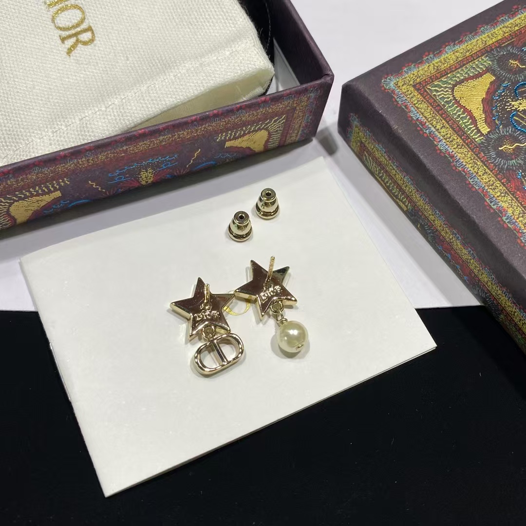 Dior Asymmetric Star Earrings - Best Replica Jewelry™