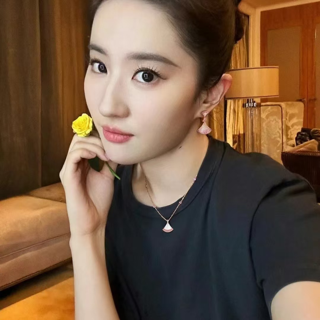 Bvlgari Divas' Dream Necklace - Best Replica Jewelry™