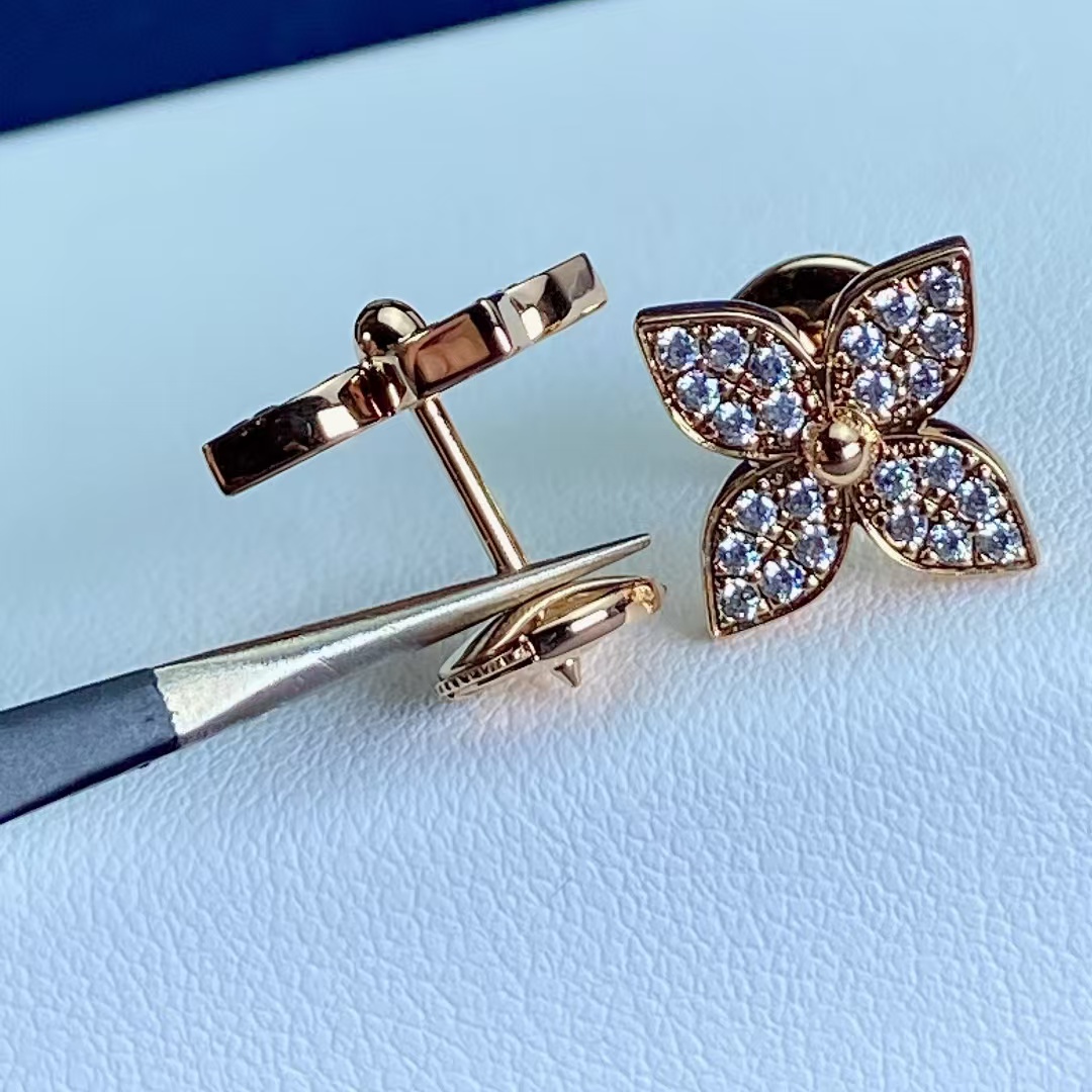 Louis Vuitton Diamond Flower Stud Earrings - Best Replica Jewelry™