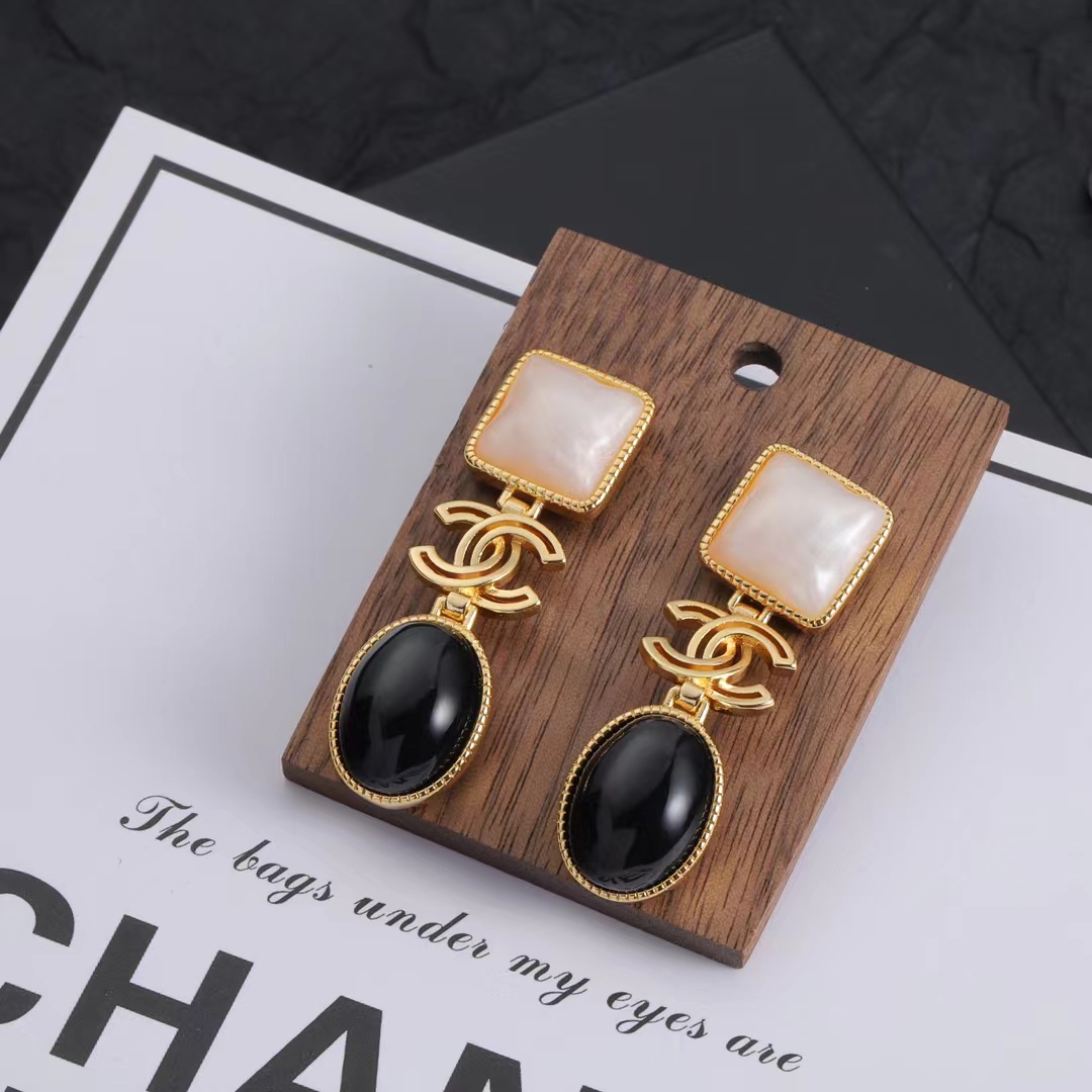 Chanel Retro Style Earrings - Best Replica Jewelry™