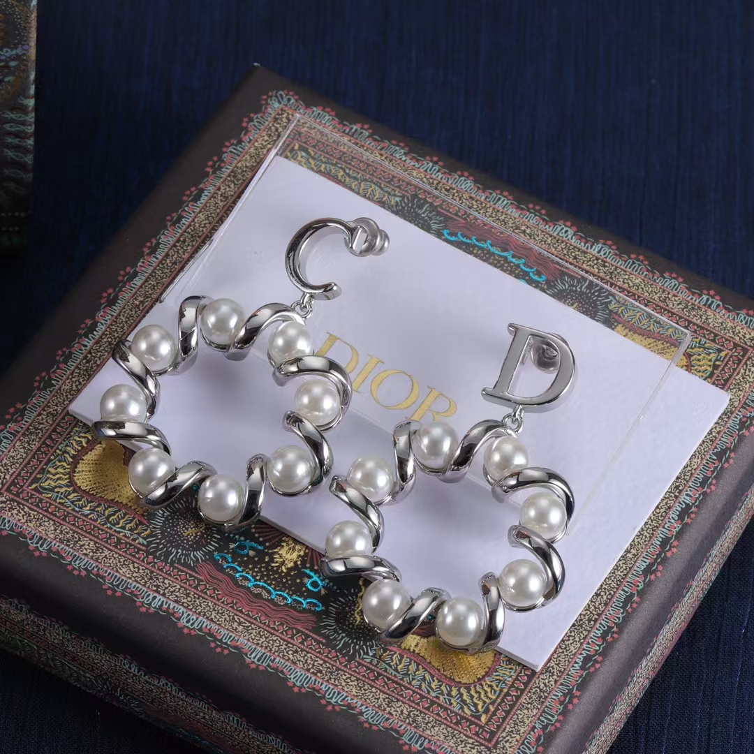 Dior Asymmetric CD Twisted Pearl Earrings - Best Replica Jewelry™