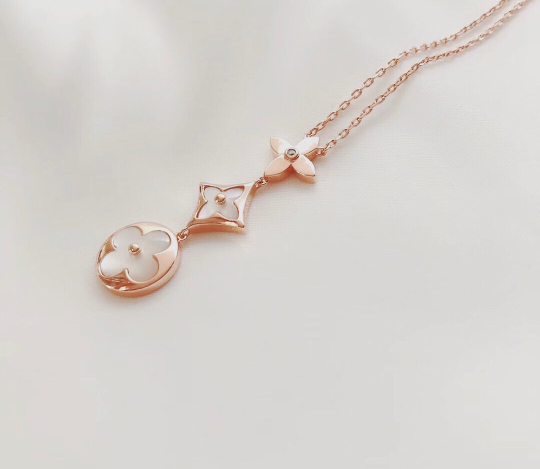 Louis Vuitton White Mother of Pearl 3 Blossom Flowers Necklace - Best Replica Jewelry™