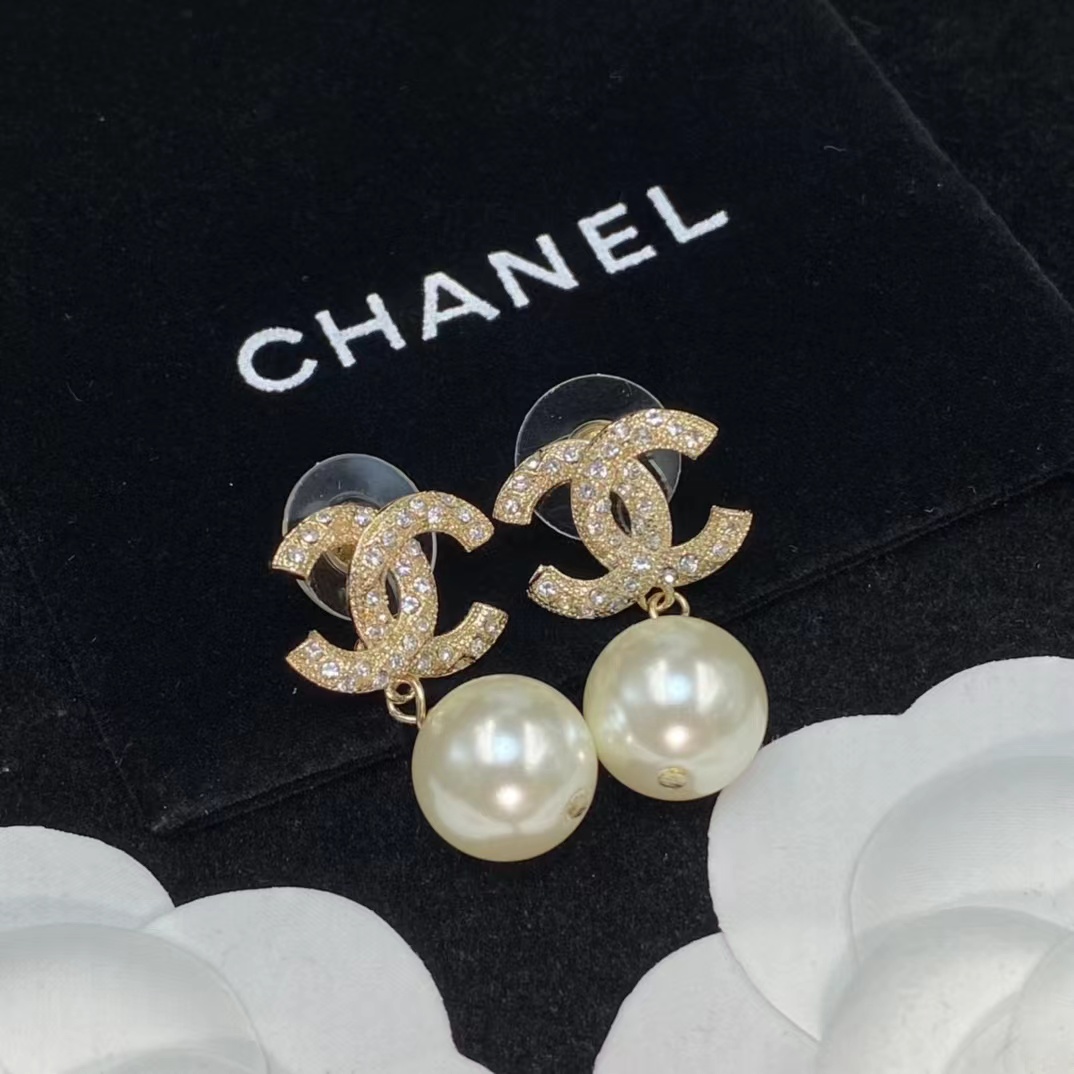 Chanel Classic Pearl Dangle Earrings - Best Replica Jewelry™