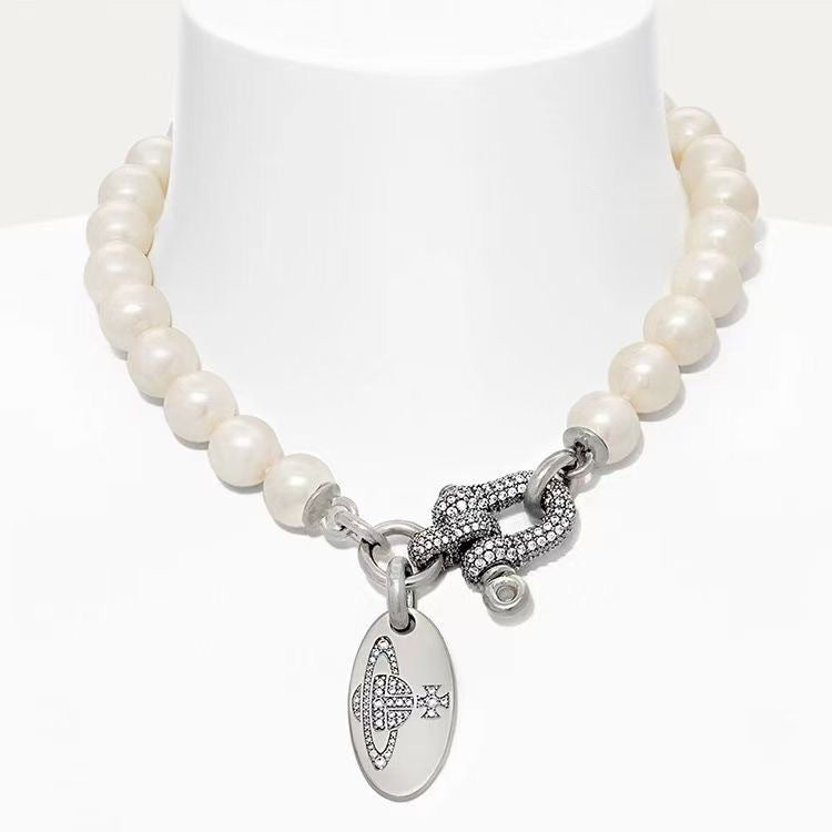 Vivienne Westwood Horseshoe Clasp Saturn Pearl Necklace - Best Replica Jewelry™