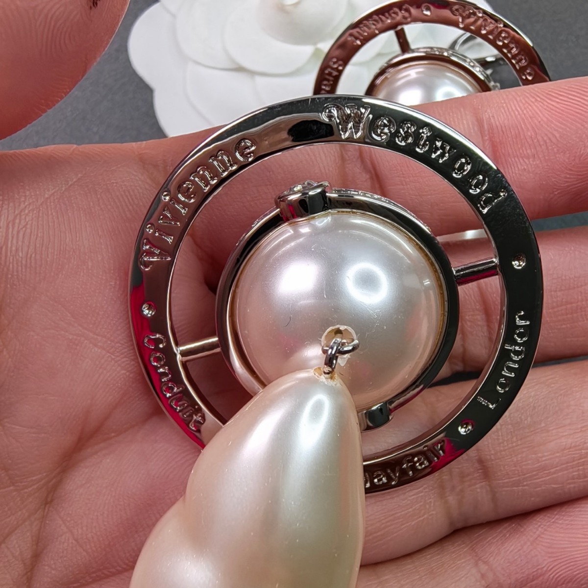 Vivienne Westwood Exaggerated Large Baroque Pearl Earrings - Best Replica Jewelry™