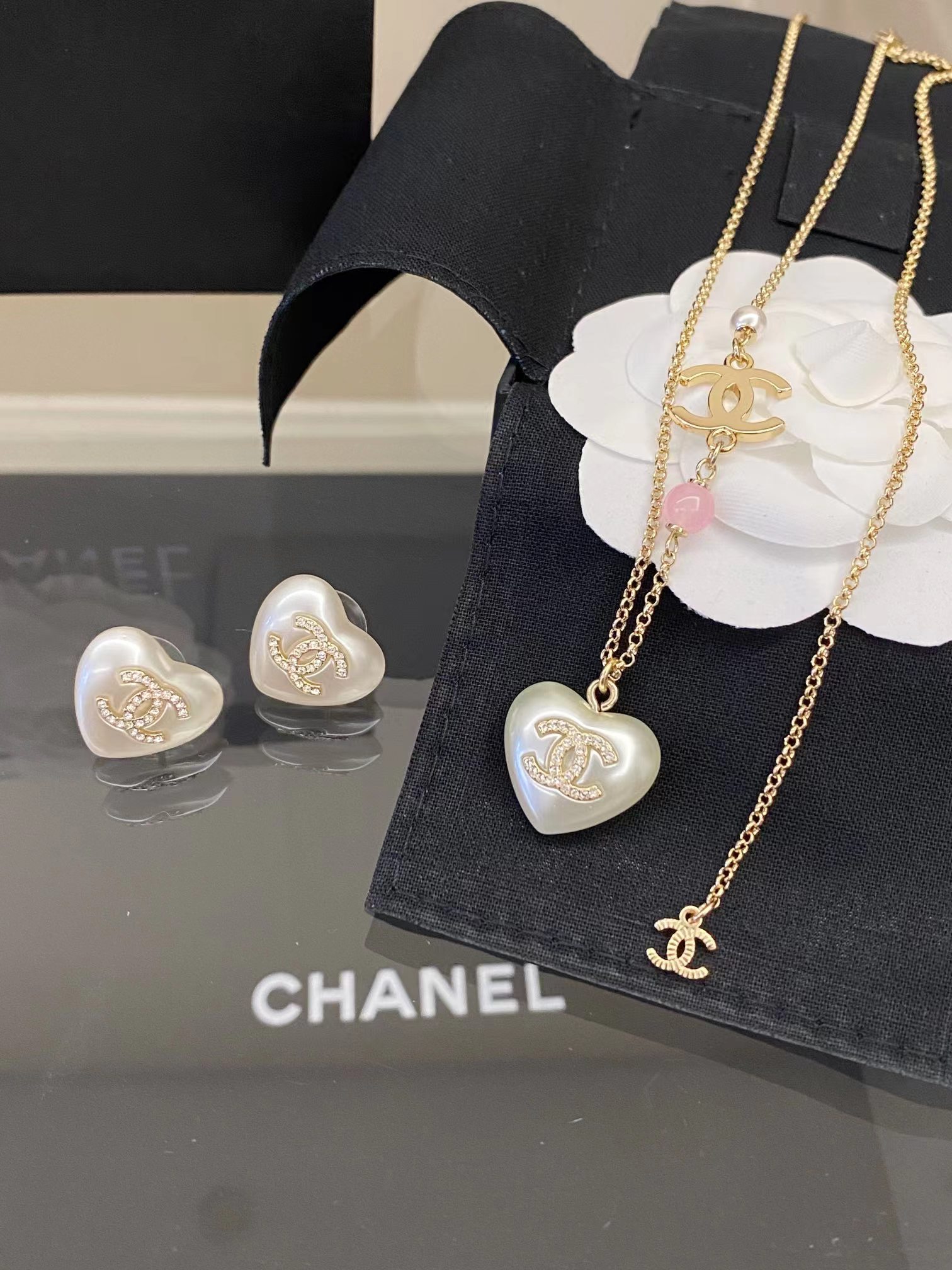 Chanel Pearl Love Heart Pendant Necklace - Best Replica Jewelry™