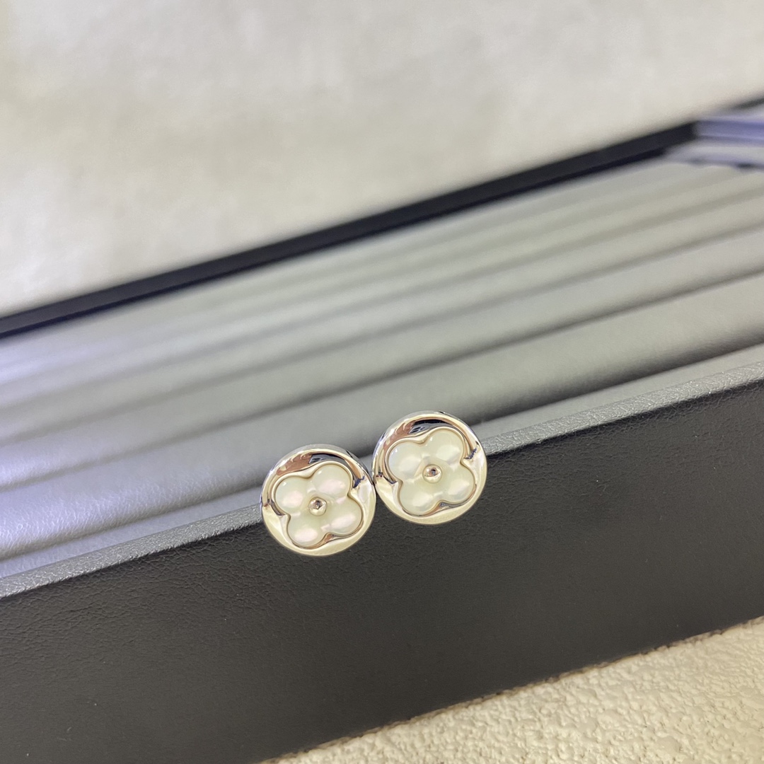 Louis Vuitton White Mother of Pearl Color Blossom Sun Ear Stud Earrings - Best Replica Jewelry™