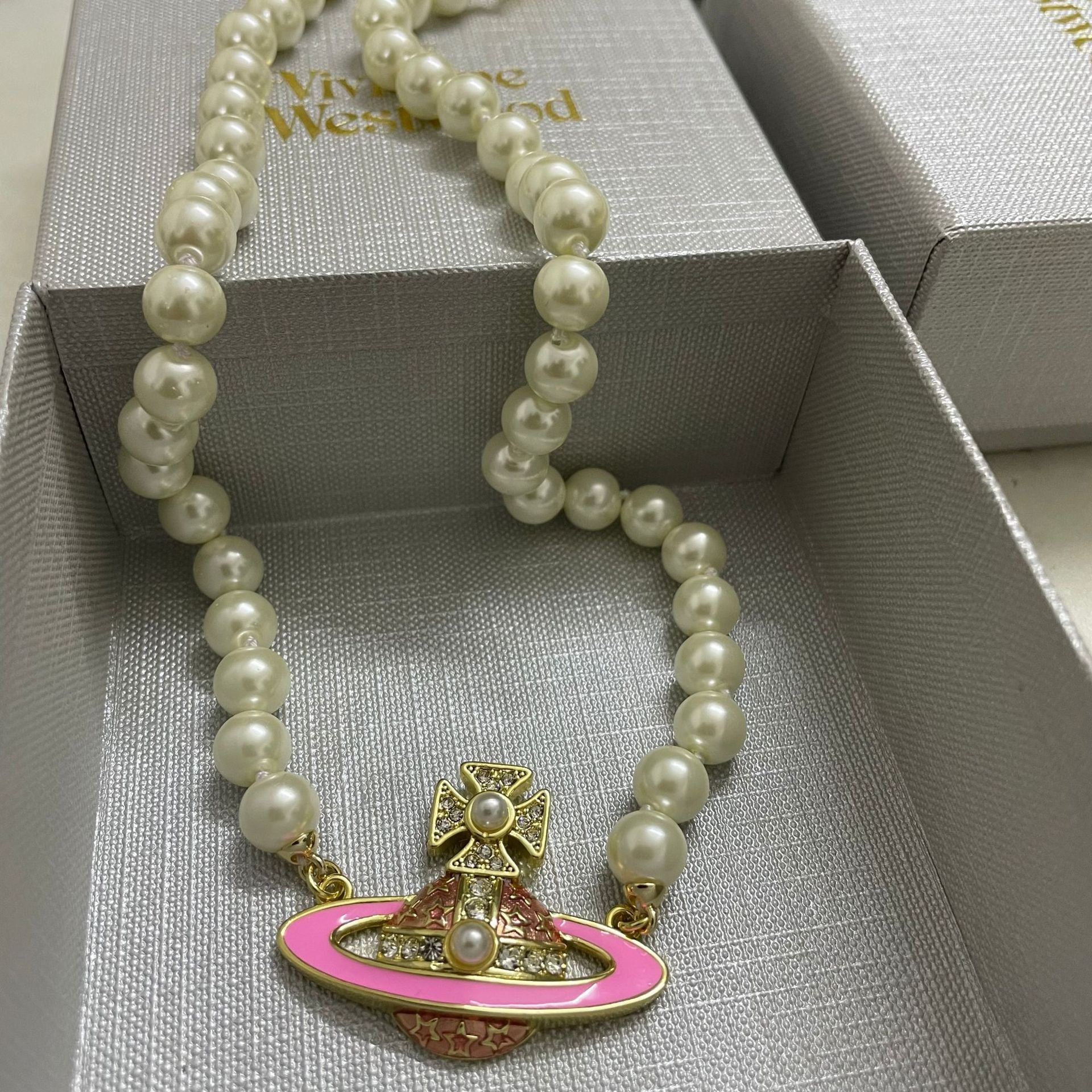 Vivienne Westwood Pink Flat Saturn Pendant Pearl Necklace - Best Replica Jewelry™