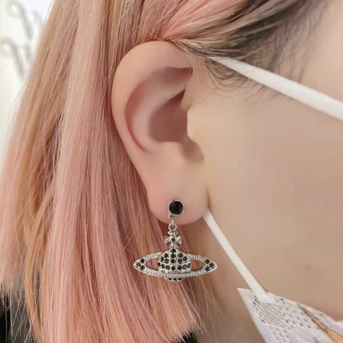 Vivienne Westwood Black Diamond Saturn Earring - Best Replica Jewelry™