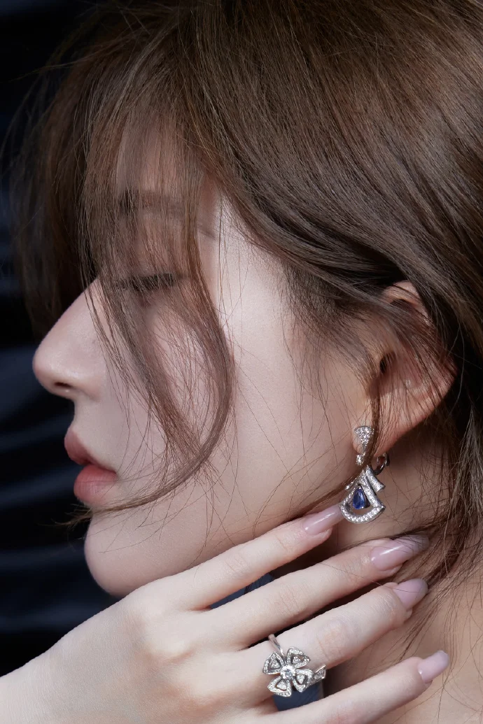 Bvlgari Divas’ Dream Earrings - Navy Teardrop Diamond - Best Replica Jewelry™