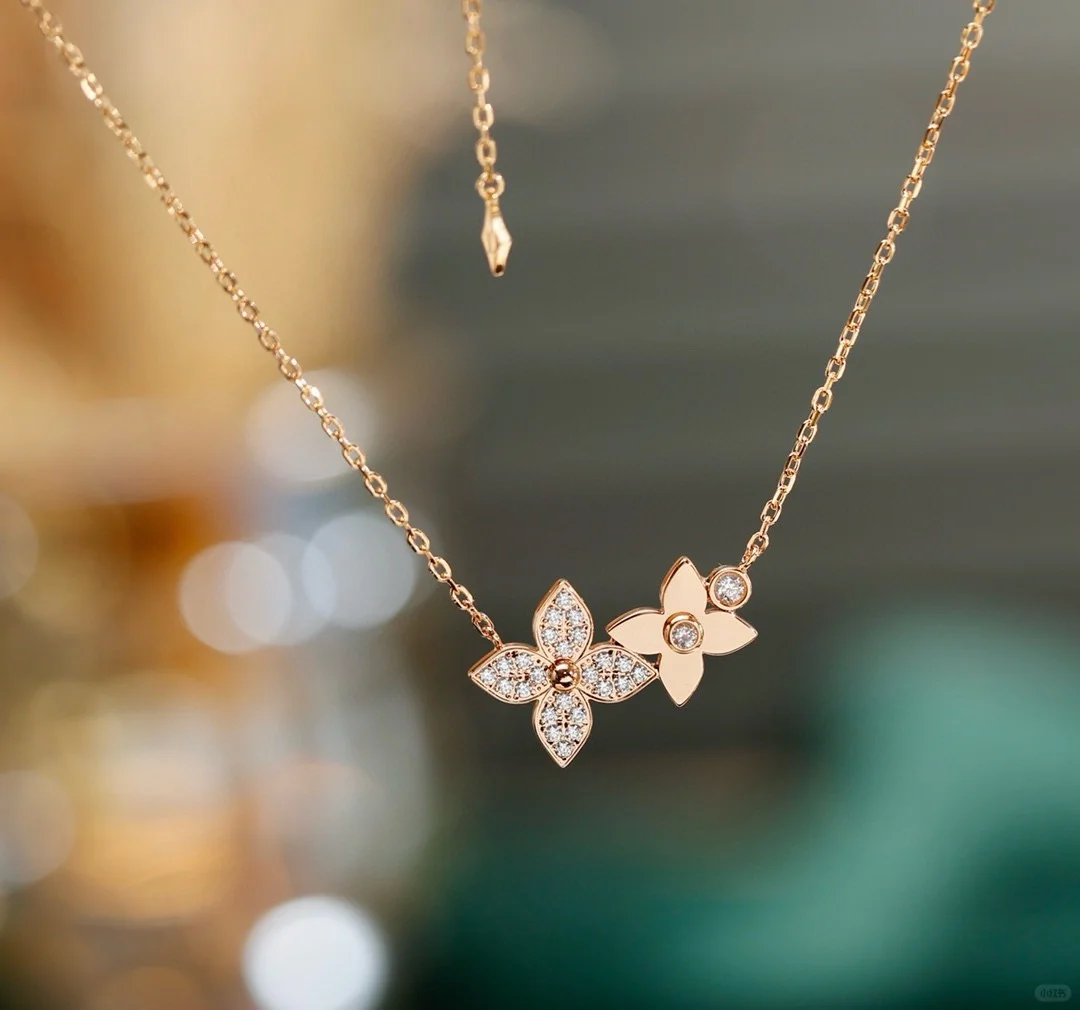 Louis Vuitton Idylle Blossom Pendant Necklace-Two Flowers - Best Replica Jewelry™