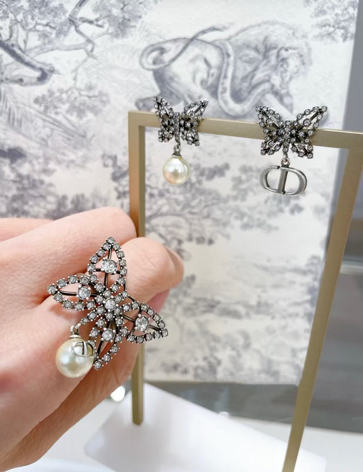 Dior Butterfly Pearl Dangle Ring - Best Replica Jewelry™