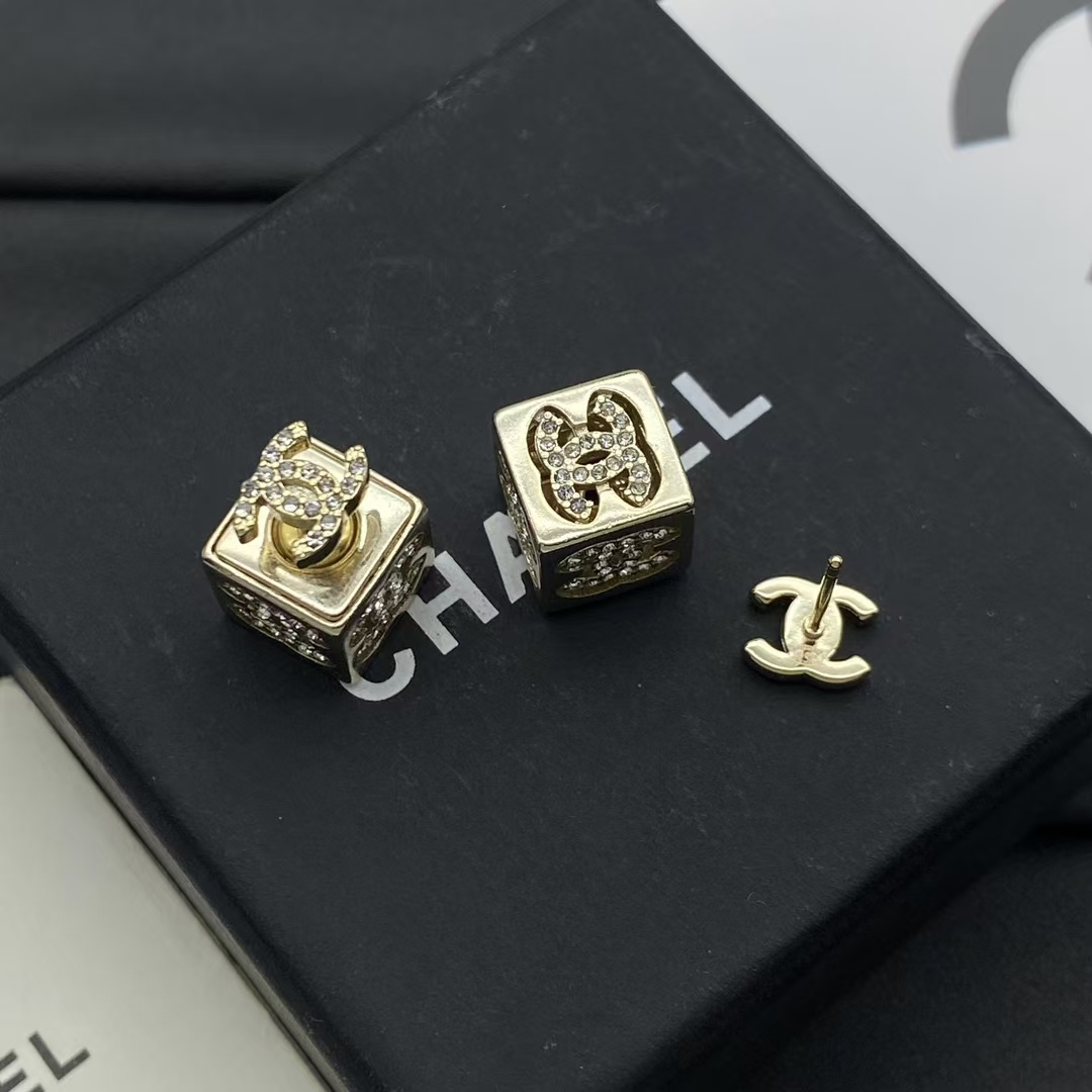 Chanel Cube Stud Earrings - Best Replica Jewelry™