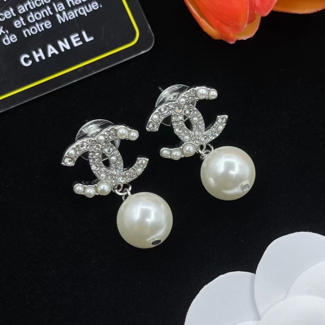 Chanel Prom Pearl Dangle Earrings - Best Replica Jewelry™