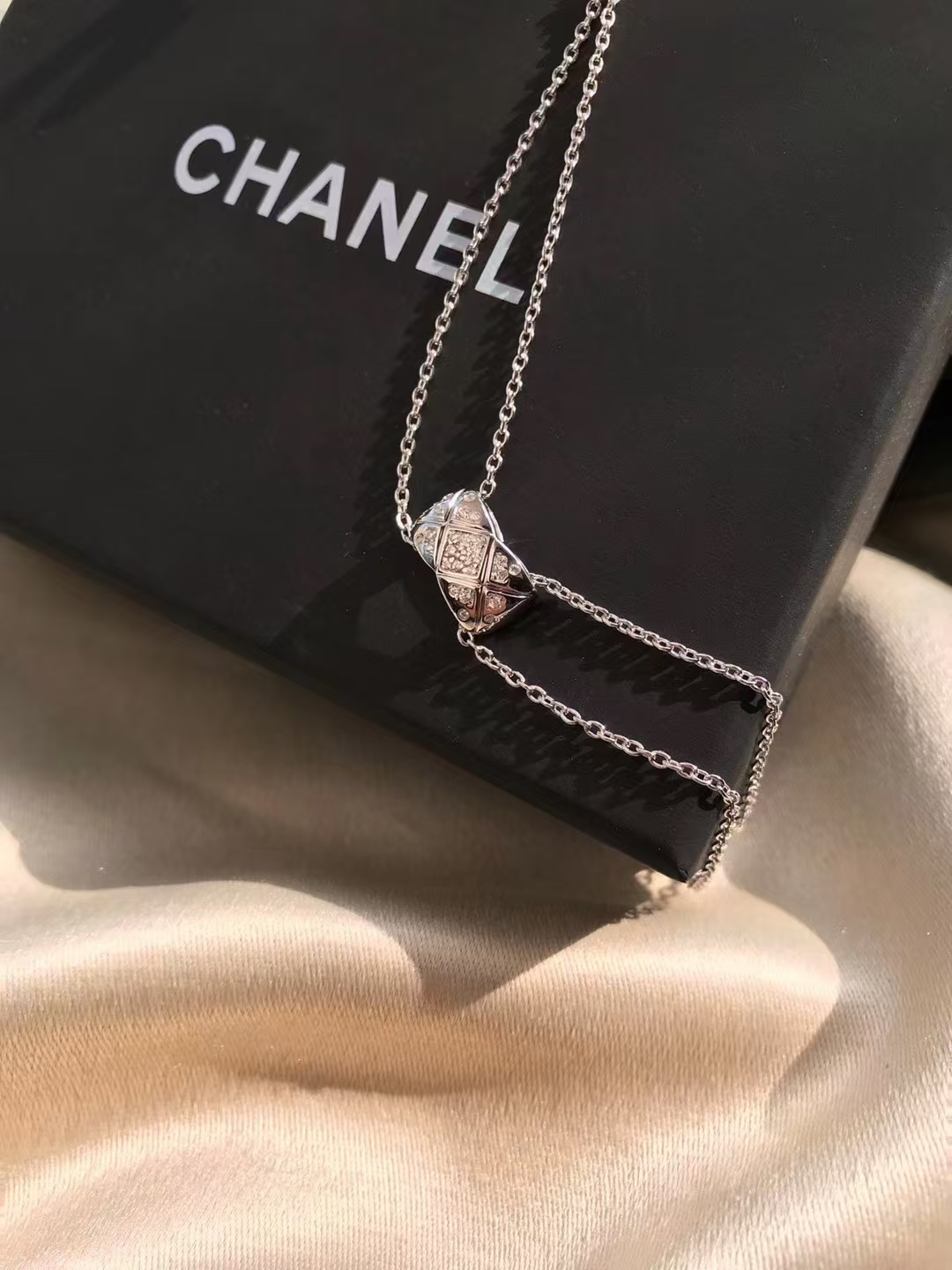 Chanel Coco Crush White Gold Necklace - Best Replica Jewelry™