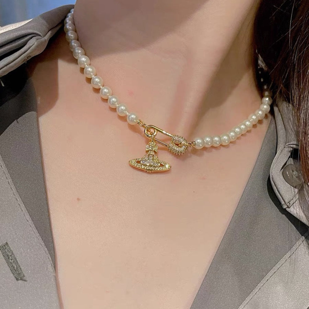 Vivienne Westwood Paperclip Saturn Pearl Necklace - Best Replica Jewelry™