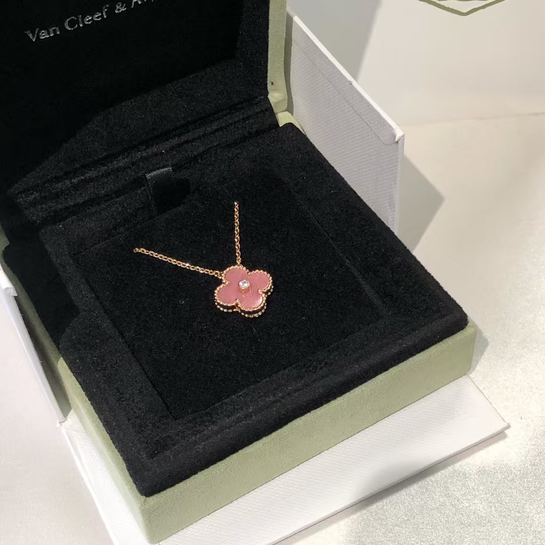 VCA Rhodonite Vintage Alhambra Diamond 2021 Holiday Pendant Necklace - Best Replica Jewelry™