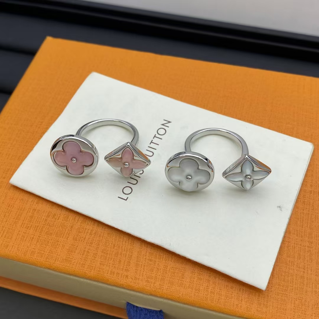 Louis Vuitton Classic Ring - Best Replica Jewelry™