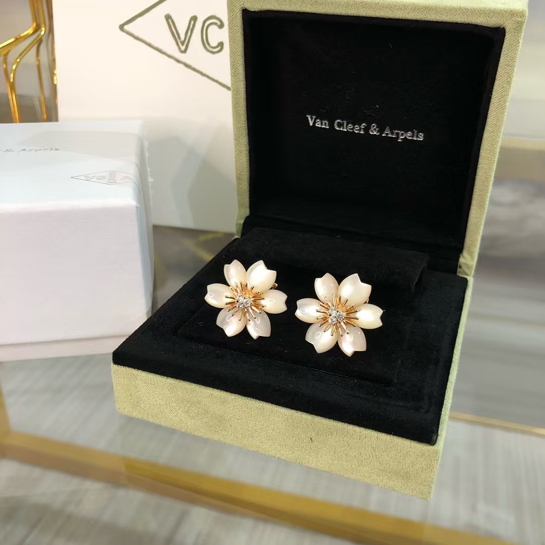 VCA Rose de Noël Christmas Earrings - Best Replica Jewelry™