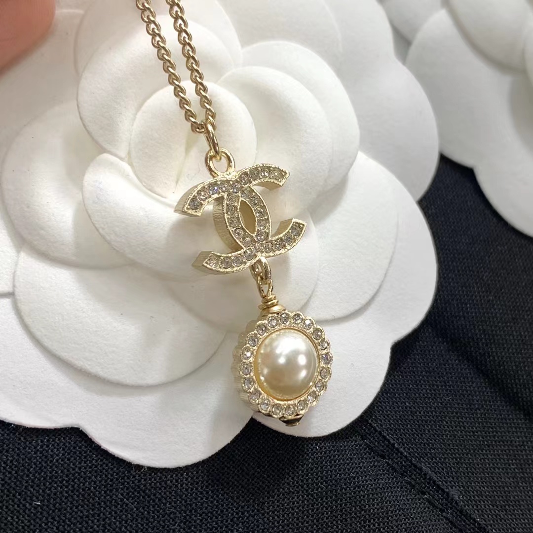 Chanel Minimalist Double C Pearl Drop Necklace - Best Replica Jewelry™