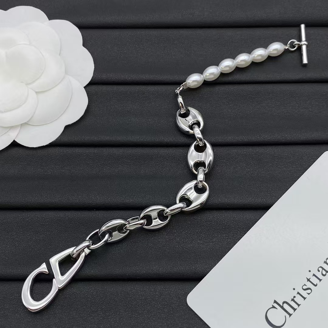Dior Pearl and Chain Bracelet - Best Replica Jewelry™