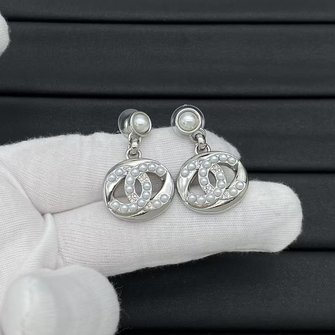 Chanel Pearl and Diamond Paved Earrings - Best Replica Jewelry™