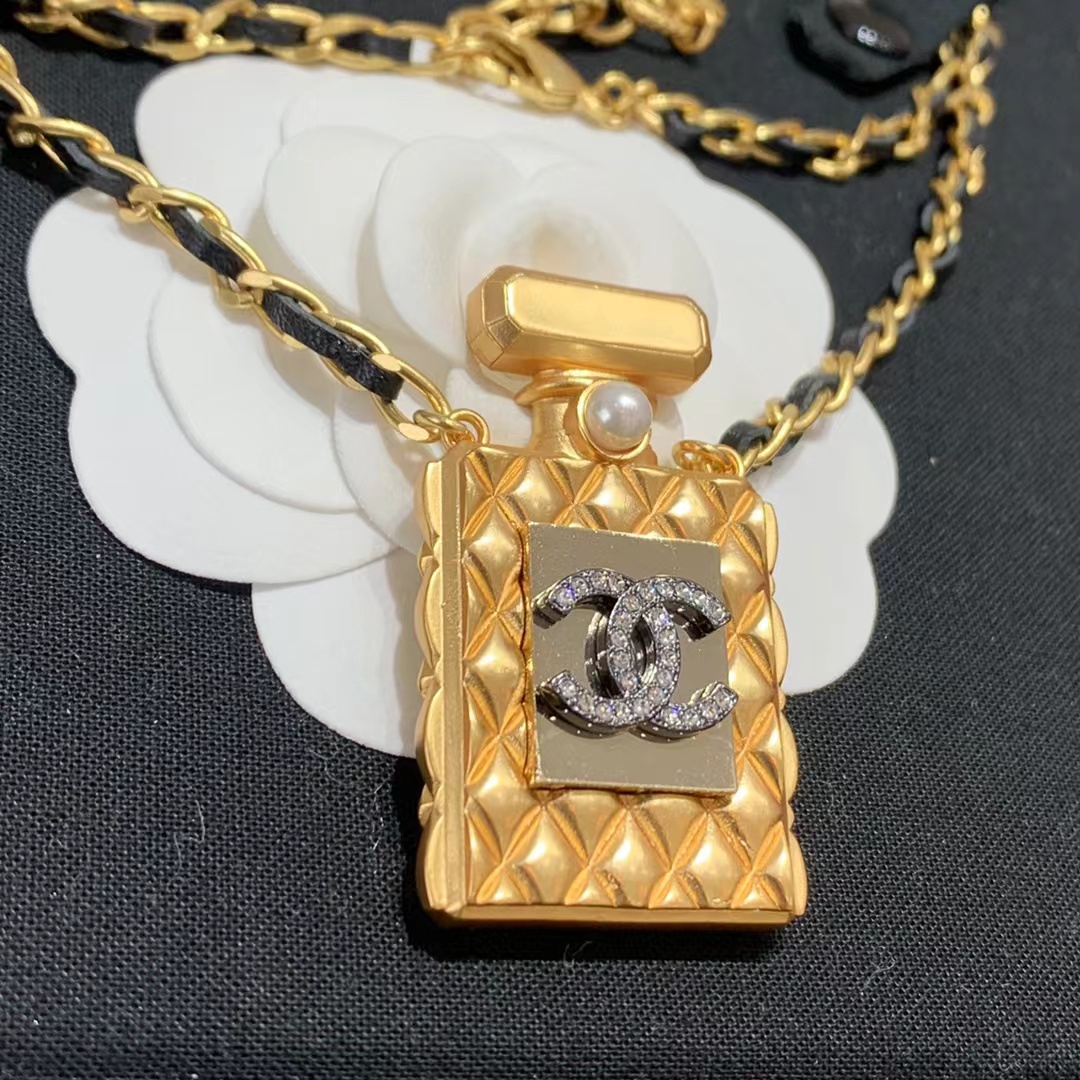 Chanel Perfume Bottle Necklace - Best Replica Jewelry™