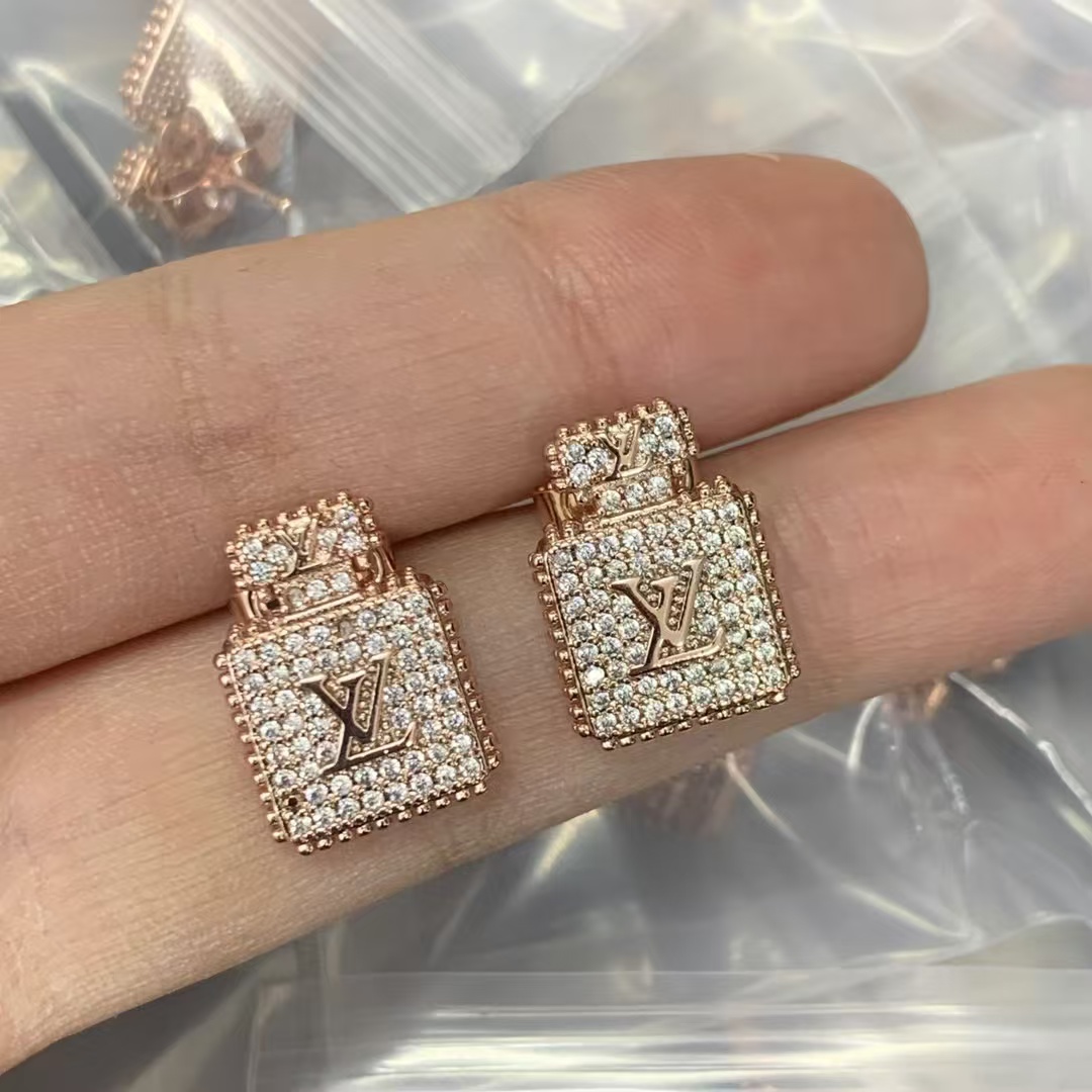 Louis Vuitton Diamond Stud Earrings - Best Replica Jewelry™