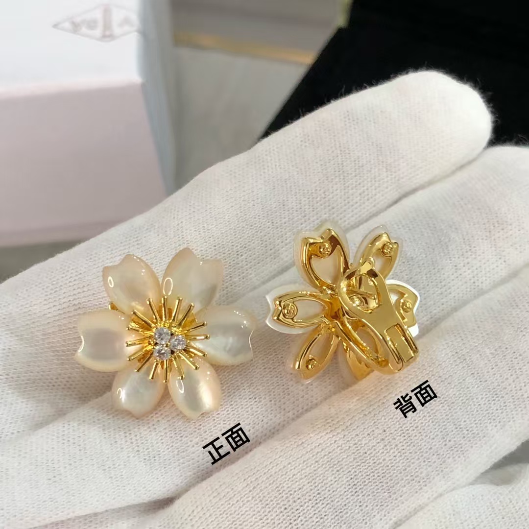 VCA Rose de Noël Christmas Earrings - Best Replica Jewelry™