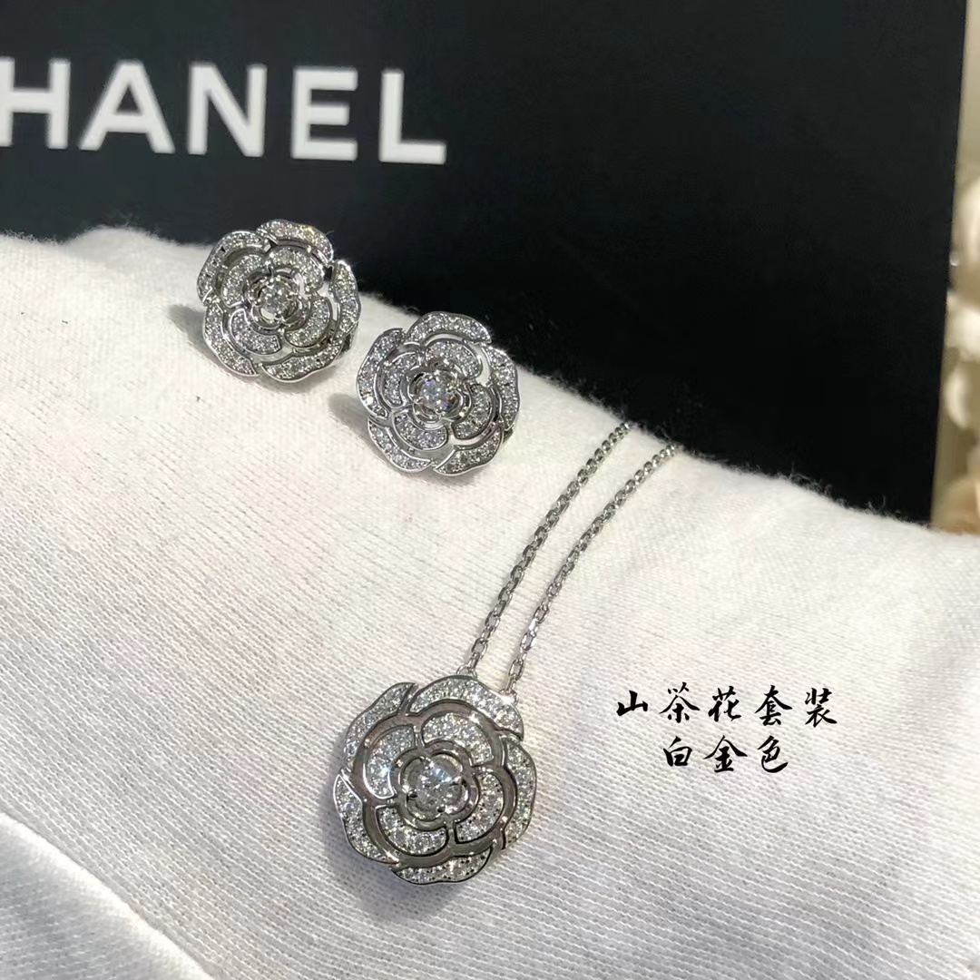 Chanel Diamond Camellia Flower Pendant Necklace - Best Replica Jewelry™