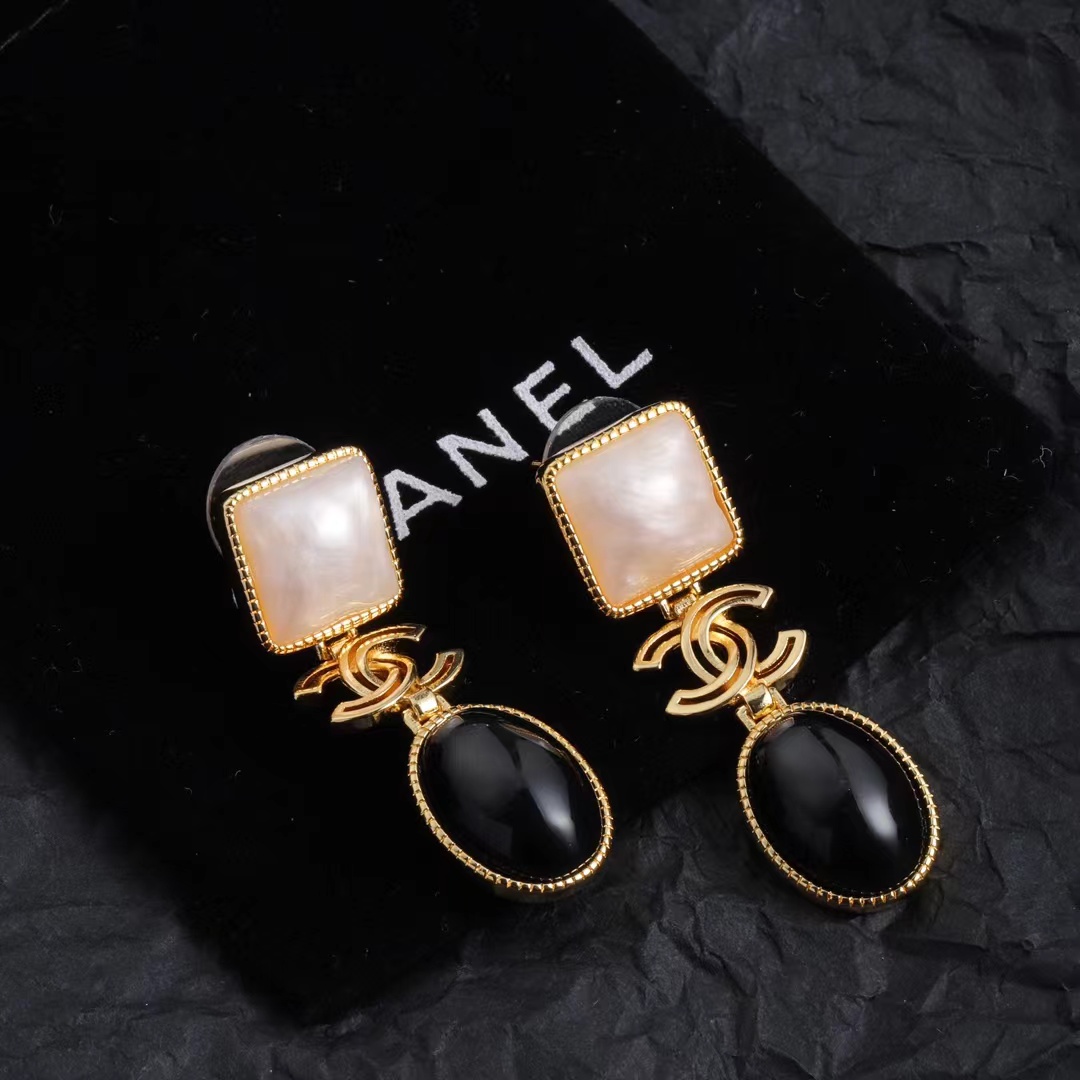 Chanel Retro Style Earrings - Best Replica Jewelry™
