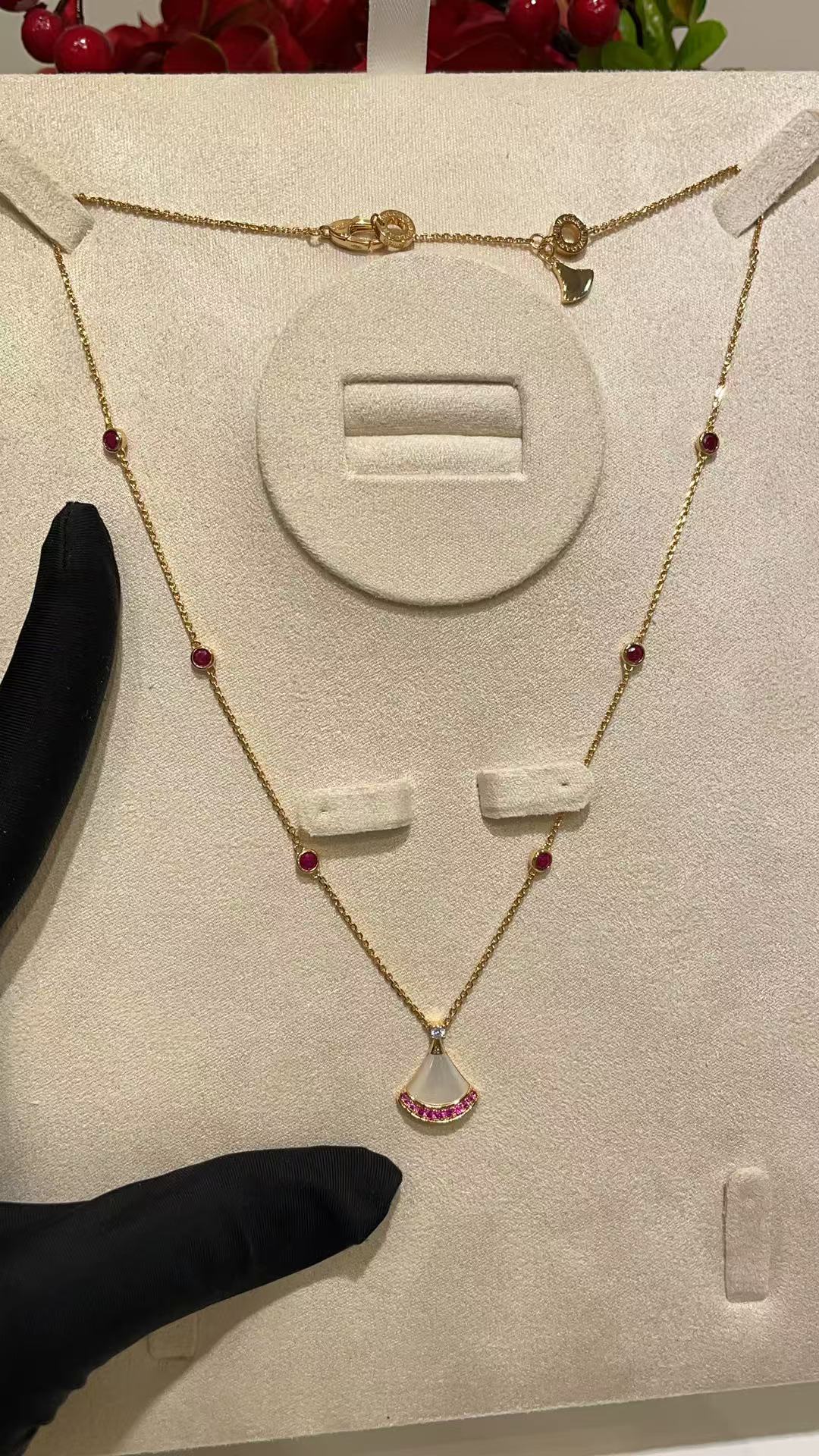 Bvlgari Divas' Dream Necklace - Best Replica Jewelry™